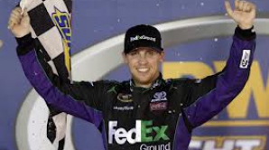 Denny Hamlin a obţinut prima victorie din carieră în campionatul Nascar