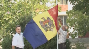 Primul drapel oferit de Publika TV pentru raionul Ştefan Vodă. Locuitorii din Talmaza au tricolor la liceul Ştefan Ciobanu
