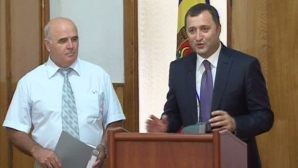Primarul comunist din Bălţi, Vasile Panciuc, îi mulţumeşte premierului Vlad Filat