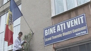 Locuitorii din Pârliţa, mândri de drapelul de stat: Tricolorul simbolizează trecutul, prezentul şi viitorul ţării noastre