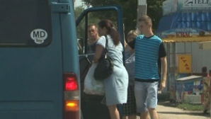 Microbuze pline până la refuz cu pasageri, iar şoferul unui maxi-taxi, beat la volan. Ce alte încălcări au depistat poliţiştii în două zile