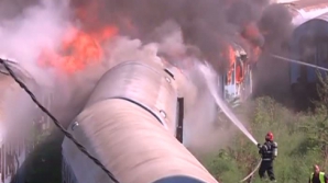 Incendiu puternic, în zona Gării de Nord din Bucureşti. Mai multe vagoane au luat foc