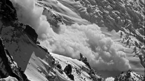 Nouă alpinişti, ucişi de o avalanşă în munţii Himalaya
