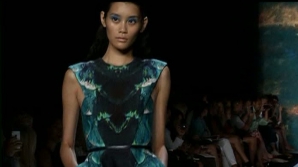 Colecţii inspirate de culorile oceanului la săptămâna modei "Mercedes-Benz" din New York