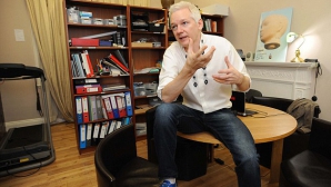 Fondatorul Wikileaks nu a ieşit de o sută de zile dintr-o ambasadă: Este ca şi cum aş sta într-o staţie spaţială