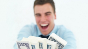 Câţi bani va câştiga partenerul tău în acest an, în funcţie de zodie