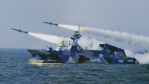 Treisprezece nave chineze se află lângă insulele japoneze disputate