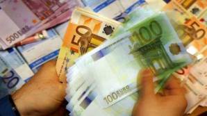 CURS VALUTAR: Moneda unică europenă a atins un nou maxim