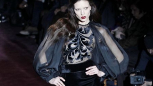 Creatorii de modă din întreaga lume îşi prezintă colecţiile la Milano