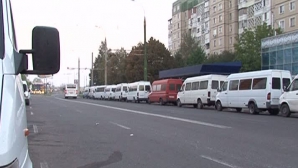 Călătorii, nemulţumiţi de greva şoferilor de microbuze: Nu sunt de acord să plătească mai scump