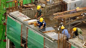 Scade numărul moldovenilor apţi de muncă