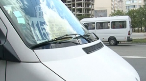 Şoferii de maxi-taxi din Capitală renunţă la serviciu