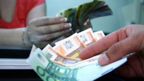 Leul continuă să se deprecieze în raport cu moneda unică europeană