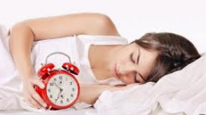 STUDIU: Orele de somn în exces din week-end dăunează sănătăţii