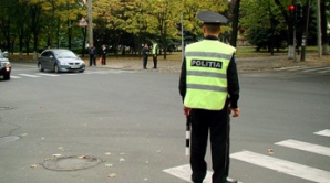 Şoferii maşinilor cu numere străine, traşi pe dreapta. Ce au vrut poliţiştii de la ei