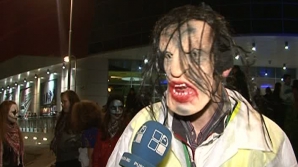 "Ne mascăm şi speriem oamenii". De Halloween, Chişinăul a fost asaltat de monştri, vrăjitoare şi vampiri