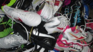 Contrabandă cu haine la vama Leuşeni. Moldovenii aduceau marfa din Italia