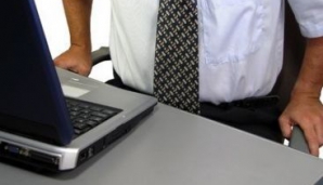 Statul pe scaun ore în şir poate provoca MOARTEA