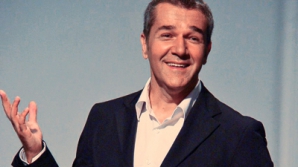 Solistul trupei Holograf se simte bine după intervenţia chirurgicală la gât 