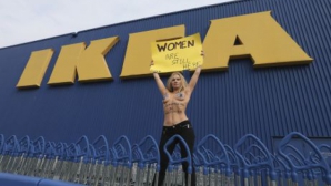 Protest TOPLESS la magazinele de mobilă IKEA: Activistele FEMEN s-au dezbrăcat pentru drepturile femeilor VIDEO