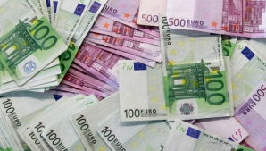 CURS VALUTAR: Euro câştigă teren în faţa leului moldovenesc