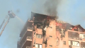 Incendiu de proporţii într-un complex rezidenţial din Bucureşti. Cel puţin cinci oameni au avut nevoie de îngrijiri medicale