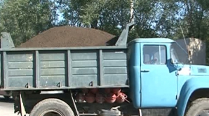 Comerţ ilegal în văzul lumii: Vând materiale de construcţie fără a elibera facturi