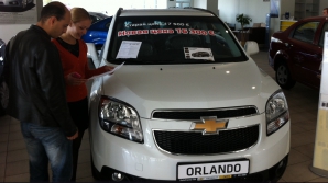 Vând maşini şi noaptea! Salonul AutoFrame vă aşteaptă cu reduceri de preţuri până duminică