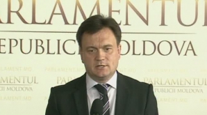 După numirea ministrului Recean, angajaţii fug din minister