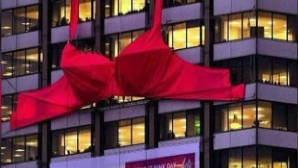 Cel mai mare sutien din lume va fi scos la licitaţie