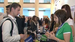 Tinerii veniţi la Târgul de Cariere se plâng că nu-şi pot găsi un loc de muncă. "Toţi cer experienţă"  