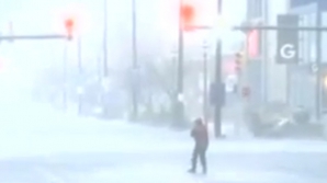 Reporter CNN, aproape luat pe sus de uraganul Sandy VIDEO