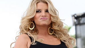 Jessica Simpson luptă cu kilogramele în plus