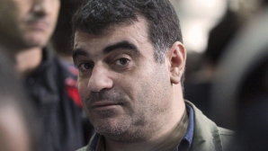 Luptă cu presa, nu cu evaziunea. La Atena, a început procesul jurnalistului care a publicat "lista Lagarde"