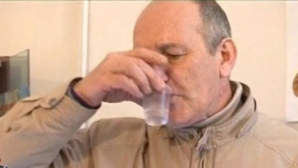 De bună voie şi silit de Chirtoacă: Funcţionarul surprins beat în timpul lucrului a fost demis de la Primărie