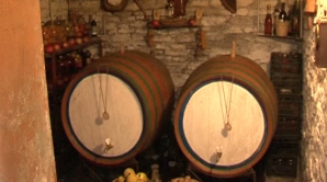 Beci din Pârliţa, amenajat ca o casă mare. Oaspeţii sunt obligaţi să se descalţe