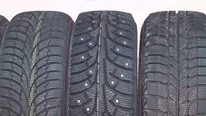 Anvelopele de iarnă, la mare căutare. Cât trebuie să scoţi din buzunar pentru a-ţi pregăti maşina pentru sezonul rece 