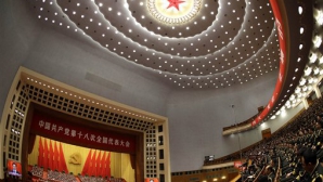 China: Demnitarii anunţă reforme politice, iar unii călugări îşi dau foc