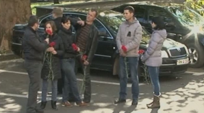  La Guvern, ca la înmormântare. Ce a primit ministrul Transporturilor de la rudele victimelor accidentului de la Mereni