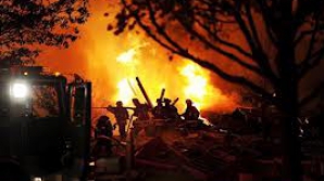 Un cartier dintr-un oraş american a fost cuprins de flăcări, în urma unei explozii VIDEO