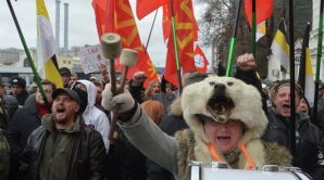 Mii de ultranaţionalişti au ieşit pe străzile din Moscova pentru a cere demisia preşedintelui Vladimir Putin