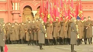 Paradă la Moscova. Peste 6.000 de militari au mărşăluit prin centrul capitalei ruse VIDEO