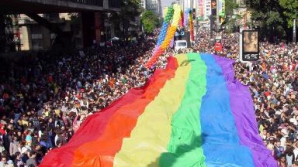 Mii de homosexuali au ieşit la paradă pe străzile din Buenos Aires şi Hong Kong