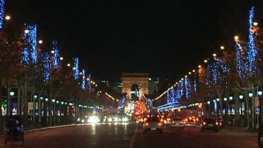 Feerie la Paris. Luminiţele de Crăciun s-au aprins pe Champs Elysees