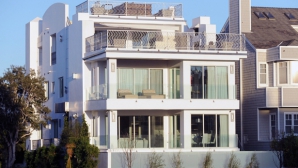 Jean Claude Van Damme şi-a cumpărat o casă de şase milioane de dolari