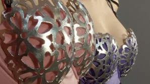 O companie producătoare de lenjerie a lansat pe piaţă sutienul din metal 