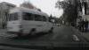 Microbuz de pe ruta 110 care trece la culoarea roşie a semaforului (VIDEO)