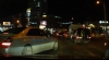Şofer la volanul unui S-Class, care încalcă regulile de circulaţie chiar sub nasul poliţistului, dar este "iertat" (VIDEO)