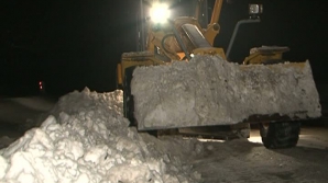 Ministerul Transporturilor cere administraţiilor locale să se implice mai activ la deszăpezirea drumurilor