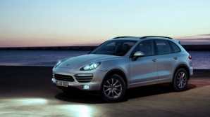 Are Porsche Cayenne, dar fură combustibil de la staţiile PECO. După ce face plinul, fuge!